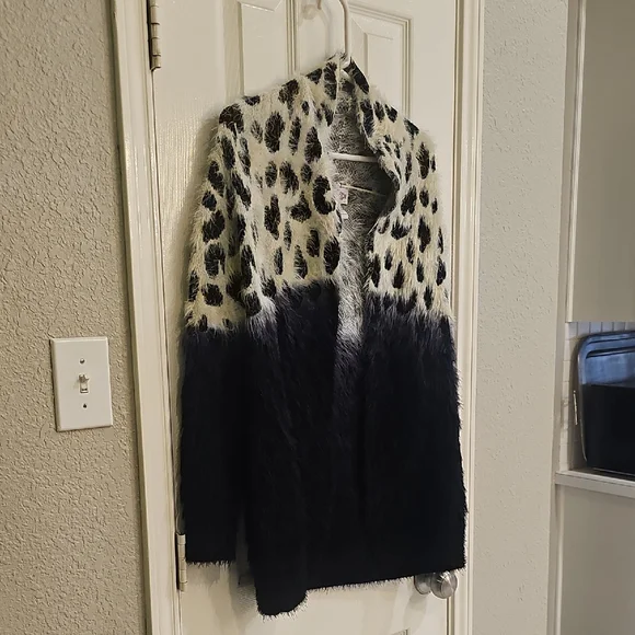 Oliver Monochrome Ombre Fuzzy Cheetah Open Cardigan Black White Large - Picture 12 of 13